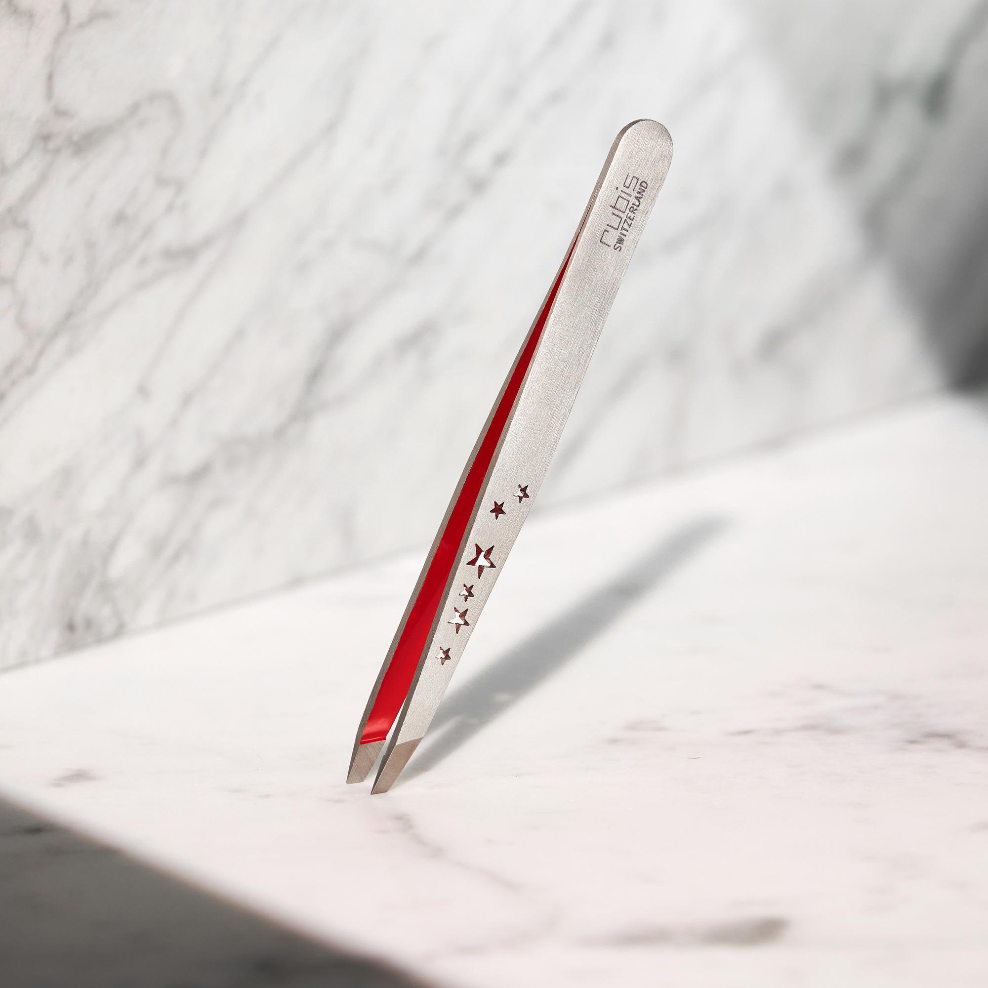Pinzetta in Acciaio Inox con Punta Obliqua, Stelle e Interno Rosso Rubis